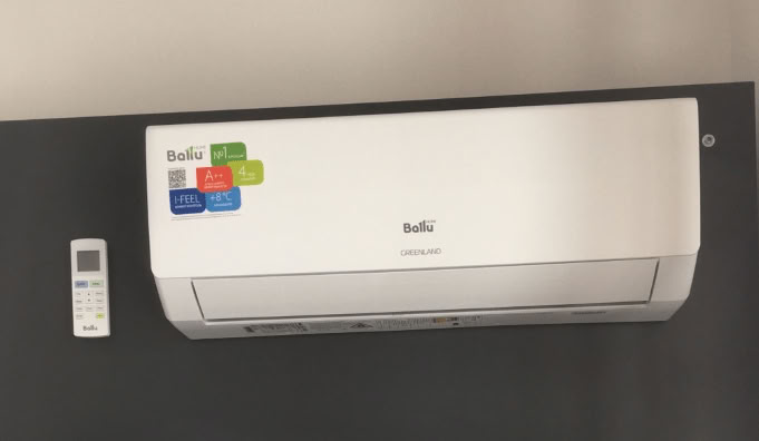 Ballu Greenland DC Inverter — кондиционер на стенде Кондиционер Ballu Greenland DC Inverter на демонстрационном стенде
